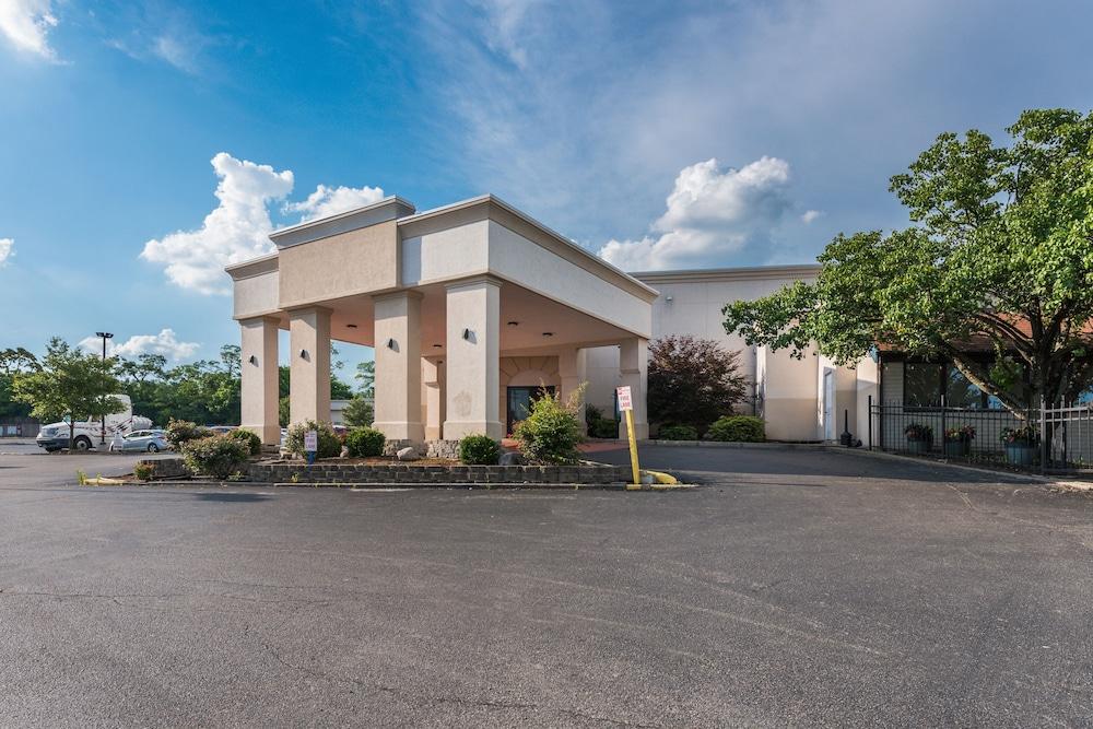 Quality Inn & Suites Cincinnati Exterior foto