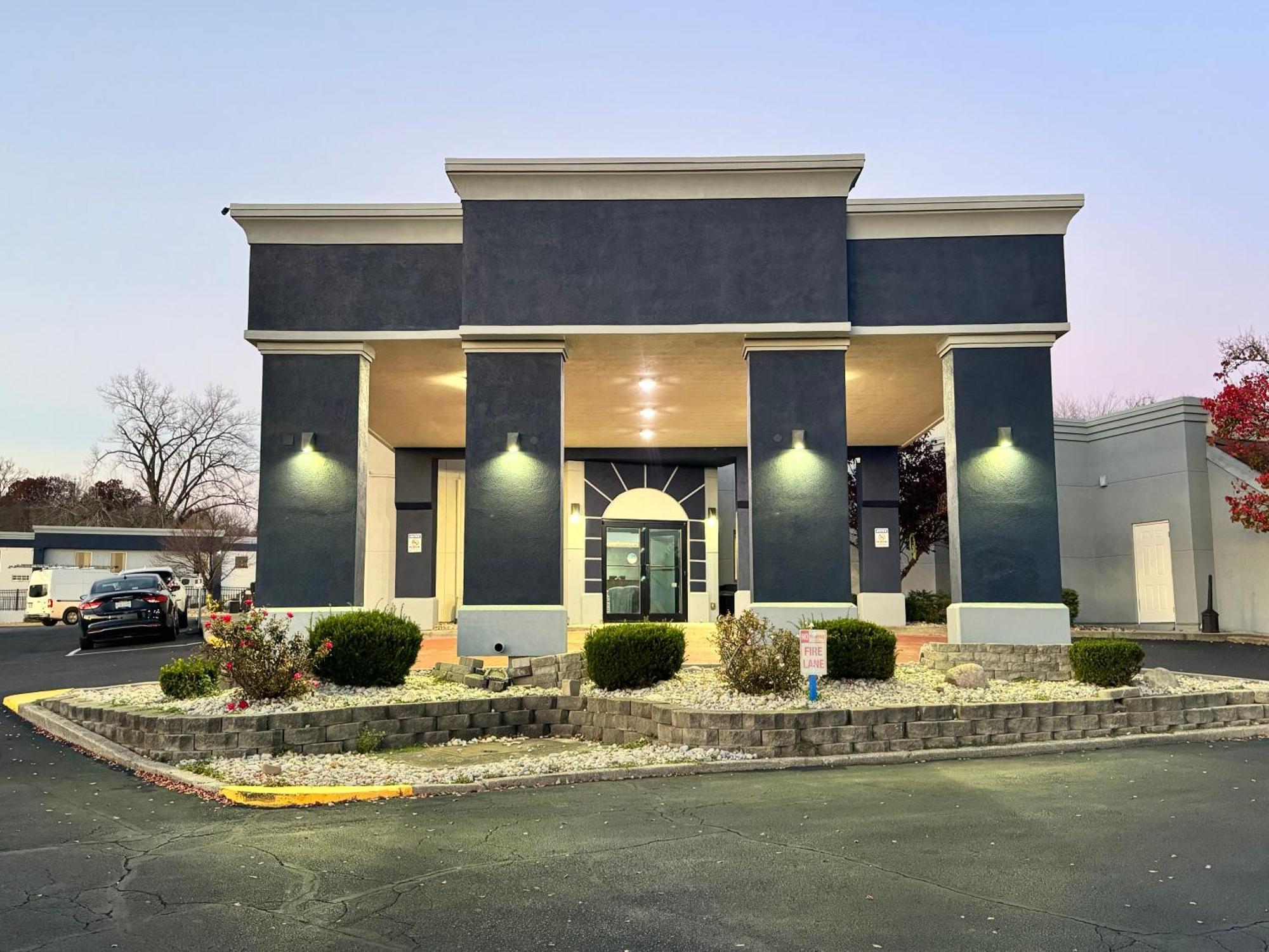Quality Inn & Suites Cincinnati Exterior foto