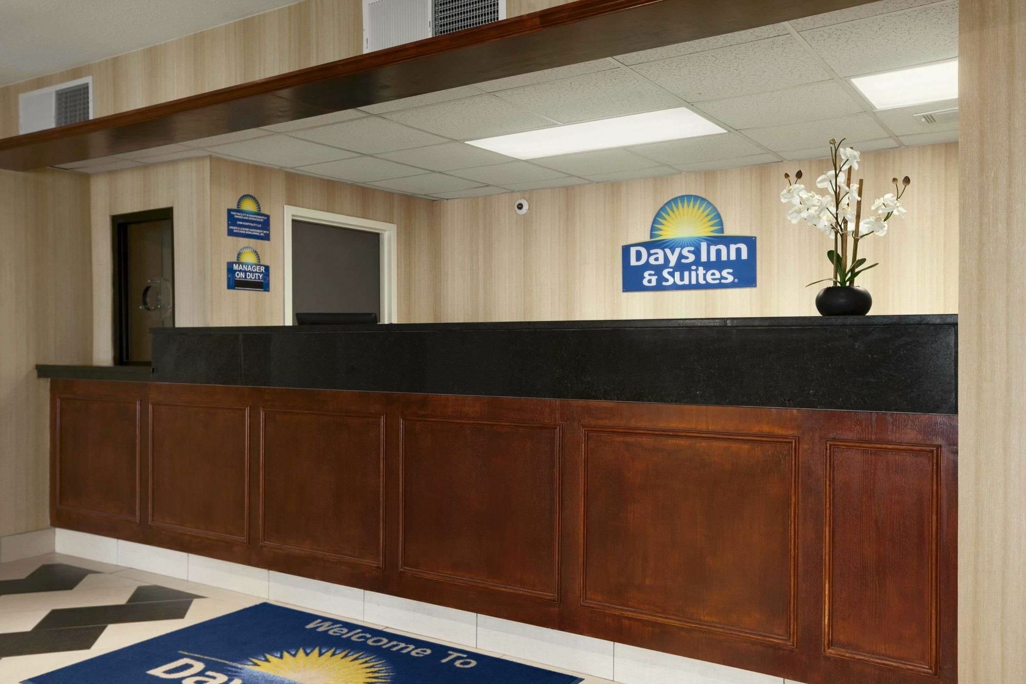 Quality Inn & Suites Cincinnati Exterior foto